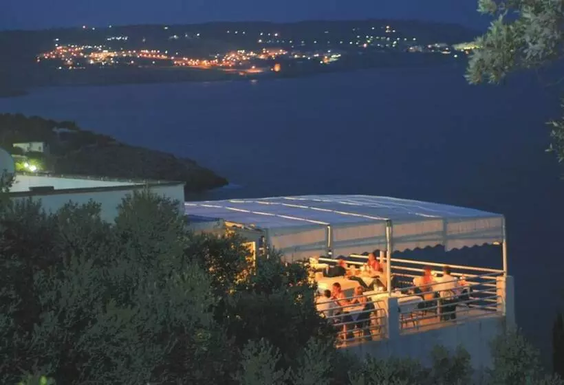 ホテル Piccolo Mondo