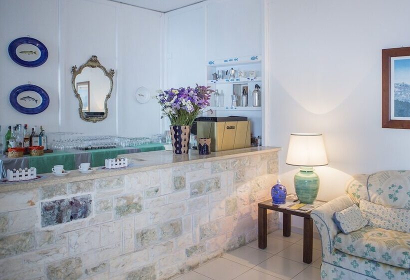 ホテル Piccolo Mondo