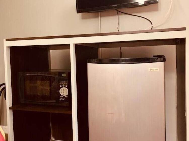 Отель Red Carpet Inn Norristown