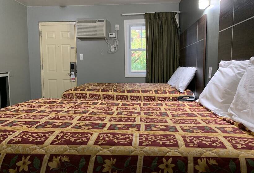 Отель Red Carpet Inn Norristown
