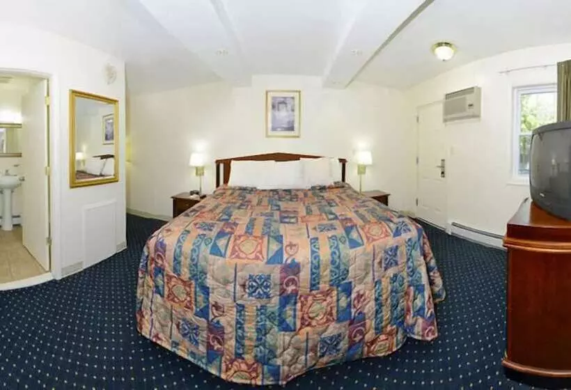 Отель Red Carpet Inn  Norristown