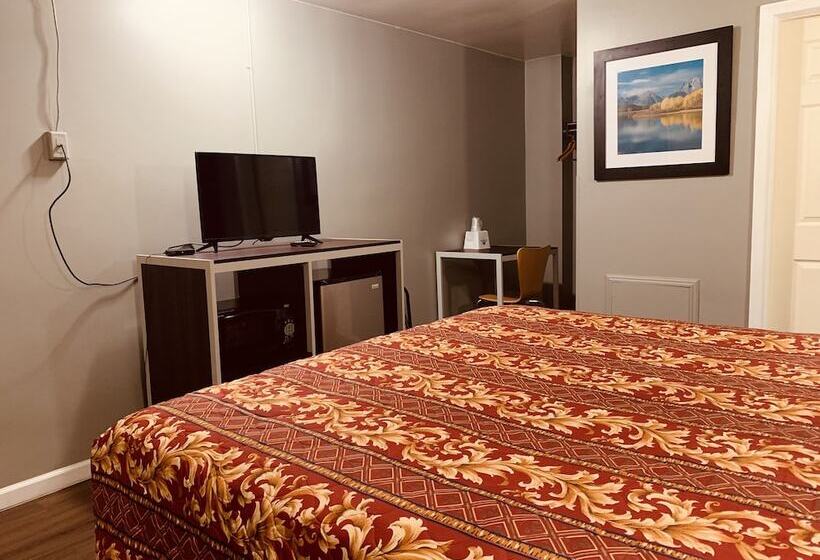 Отель Red Carpet Inn Norristown