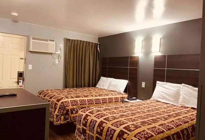 Отель Red Carpet Inn  Norristown