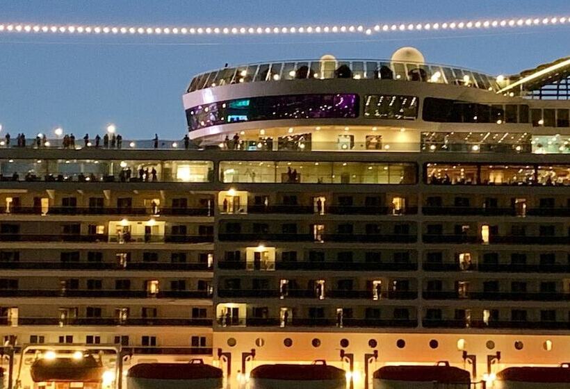 هتل Saint John Perse