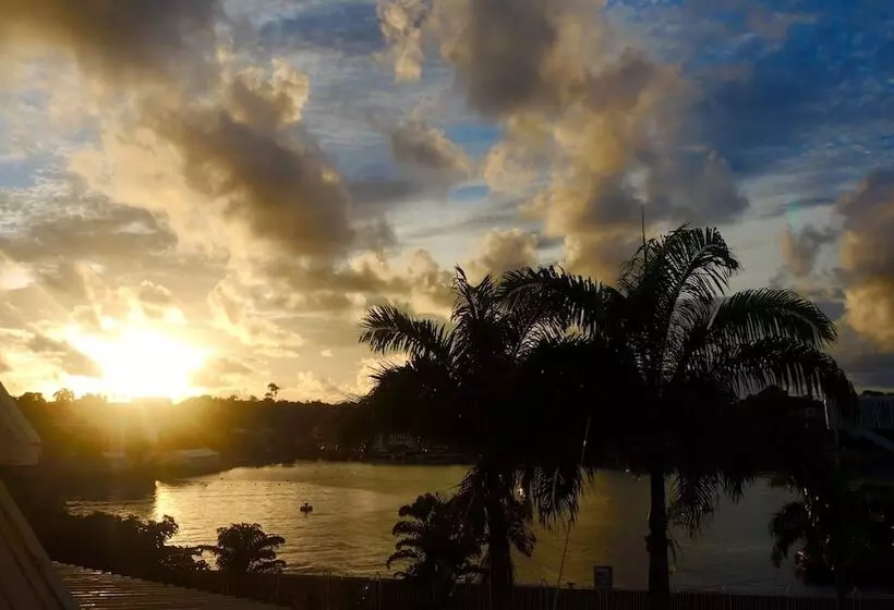 هتل Saint John Perse