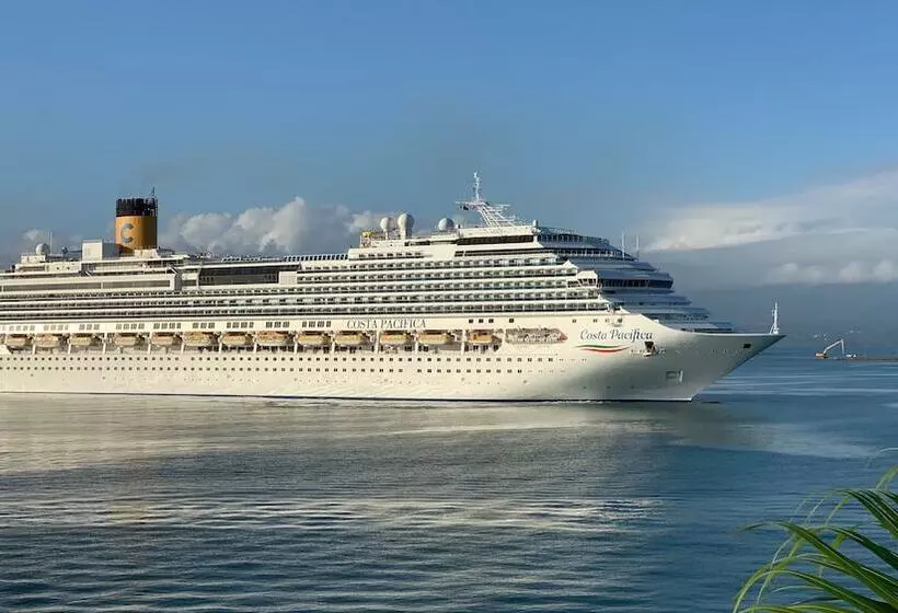 هتل Saint John Perse