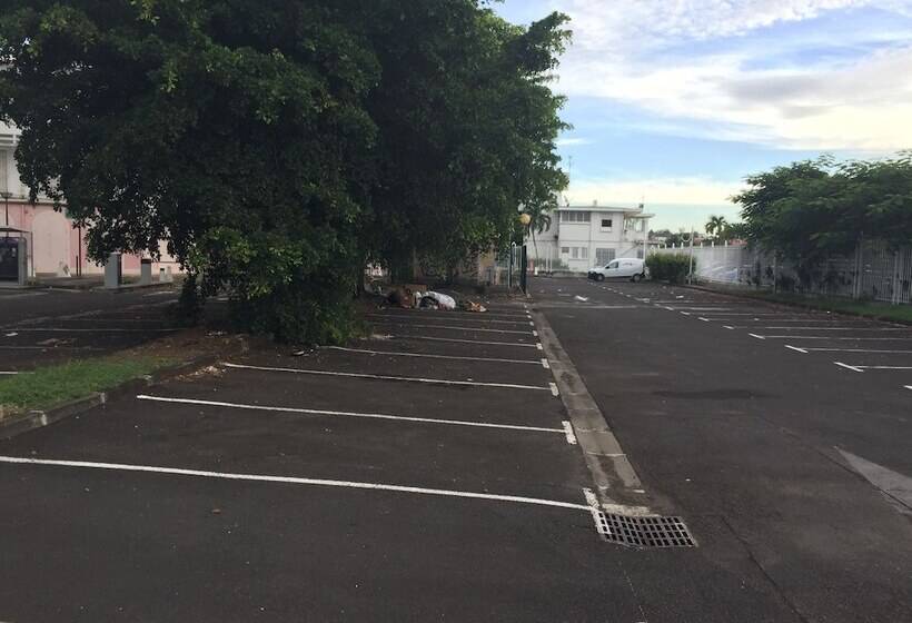 هتل Saint John Perse