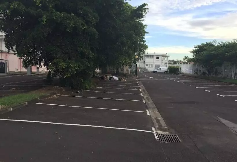 هتل Saint John Perse