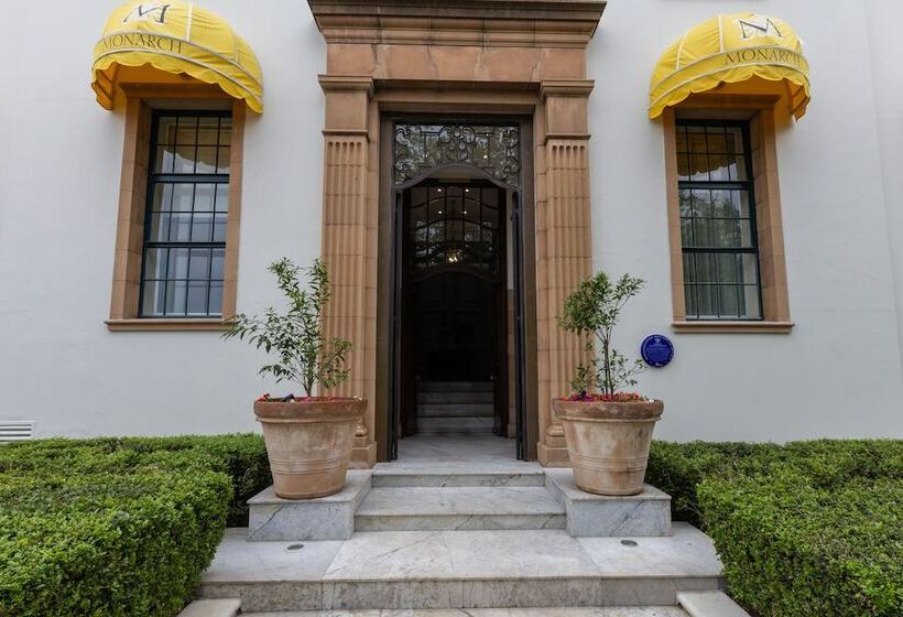 Отель The Monarch