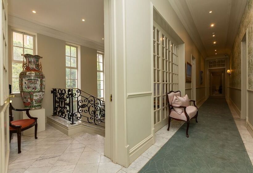 Отель The Monarch