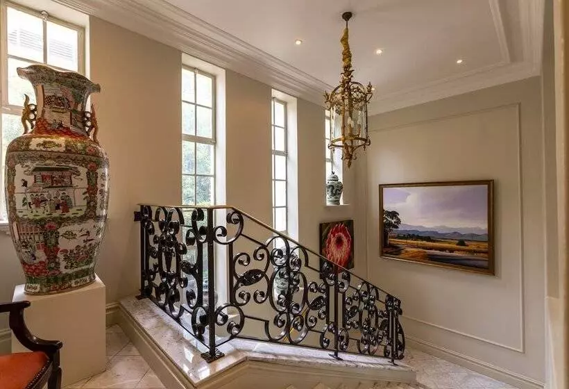 ホテル The Monarch