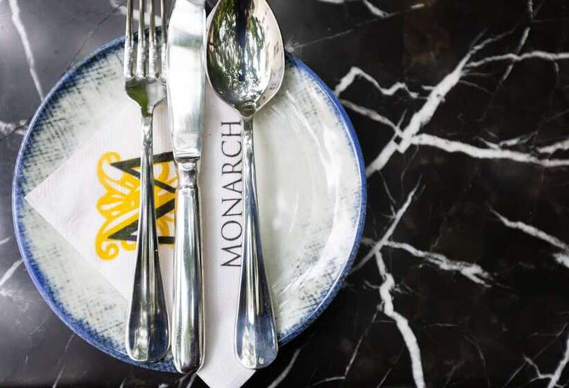 Отель The Monarch