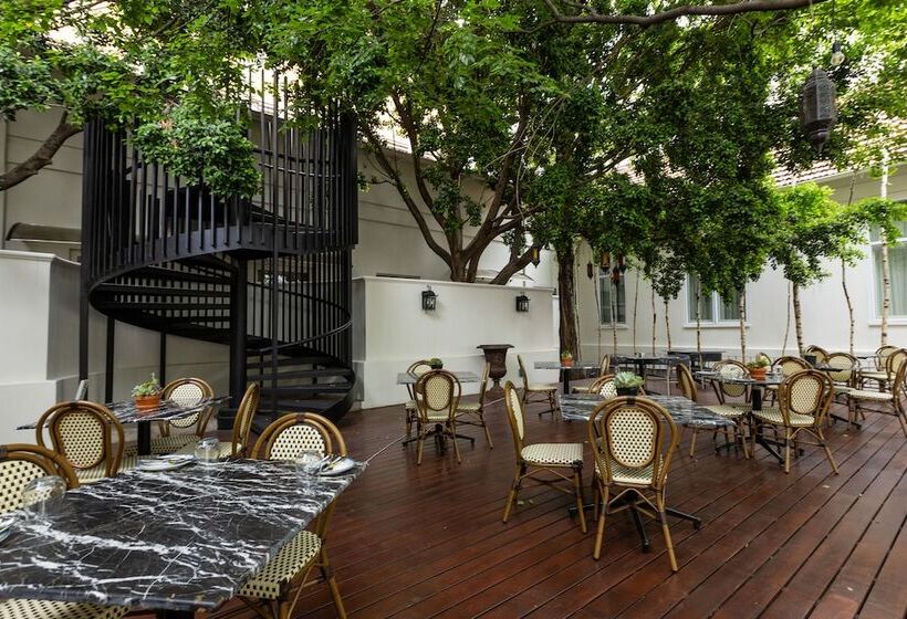 Отель The Monarch