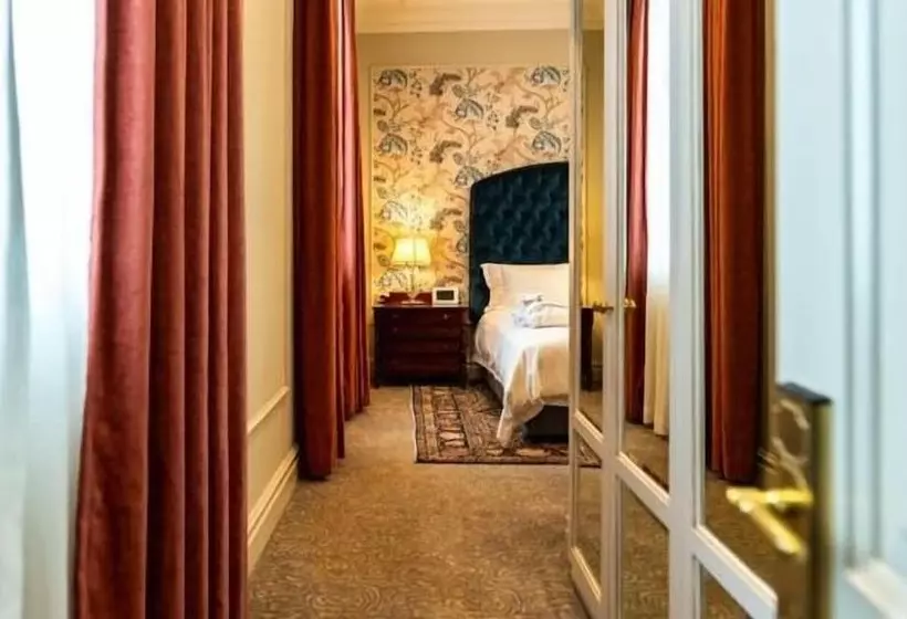 ホテル The Monarch