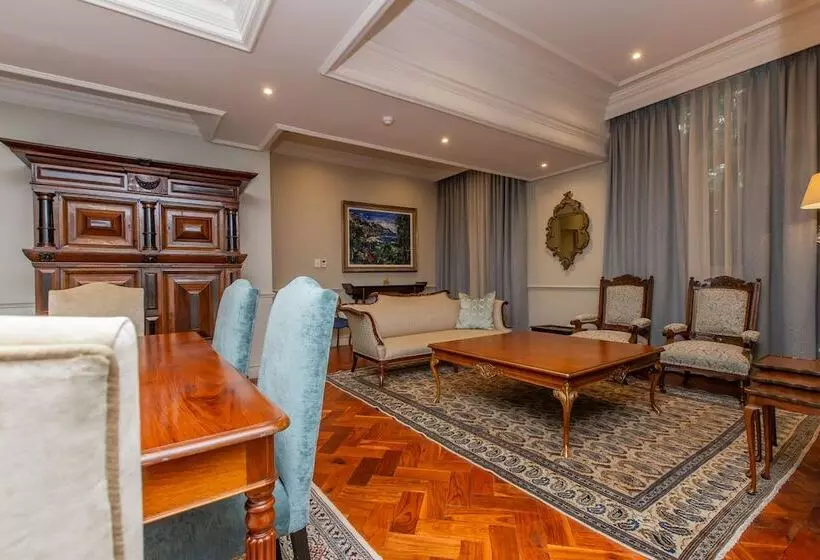 ホテル The Monarch