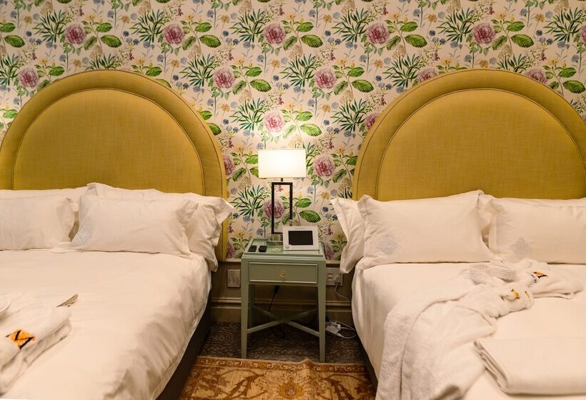 Отель The Monarch