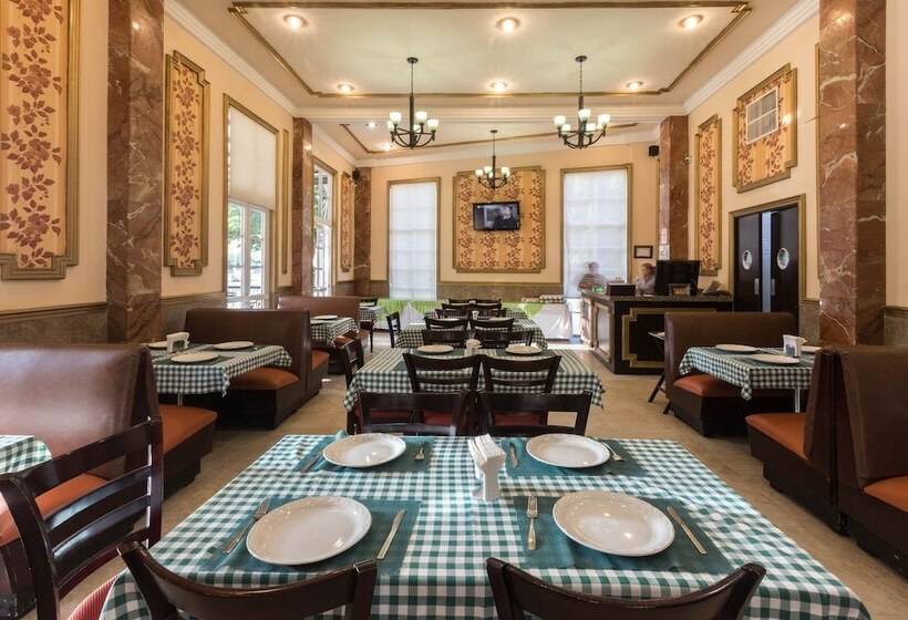 هتل Victoria Merida