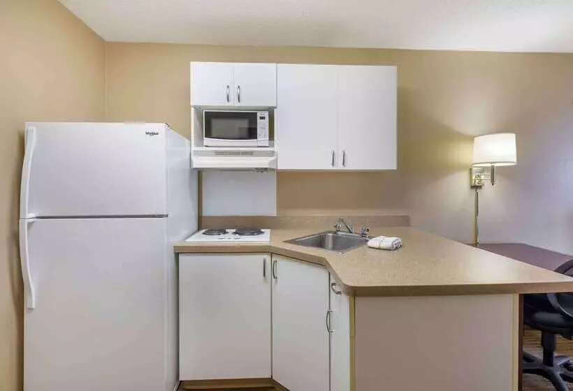 Extended Stay America Suites  Cleveland  Brooklyn