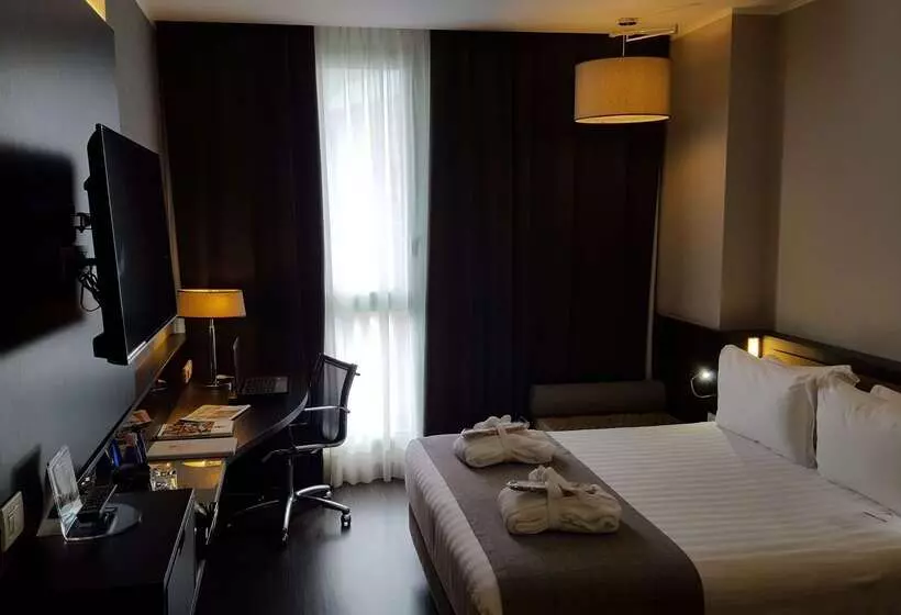 Отель Best Western Premier Chc Airport