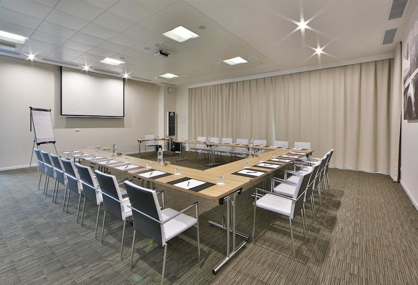 فندق Best Western Premier Chc Airport