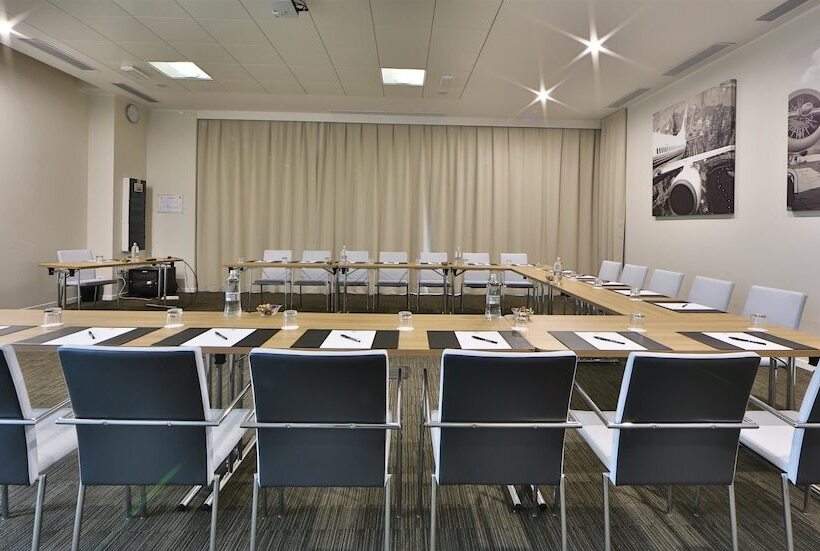 فندق Best Western Premier Chc Airport