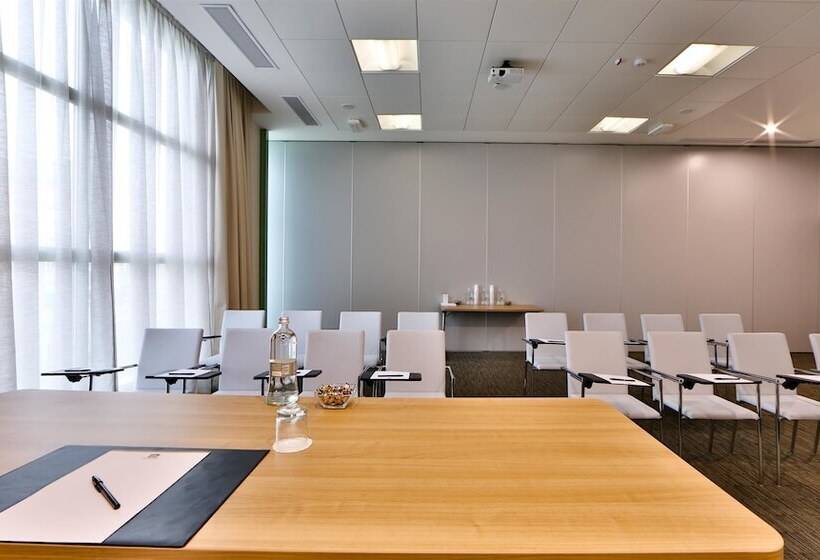 فندق Best Western Premier Chc Airport