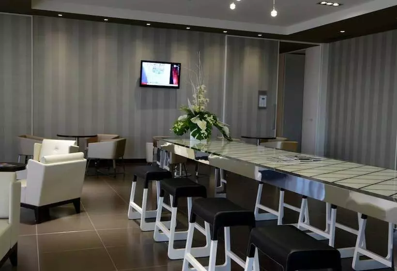 Отель Best Western Premier Chc Airport