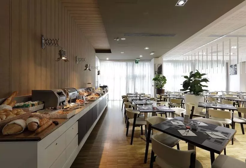 Отель Best Western Premier Chc Airport