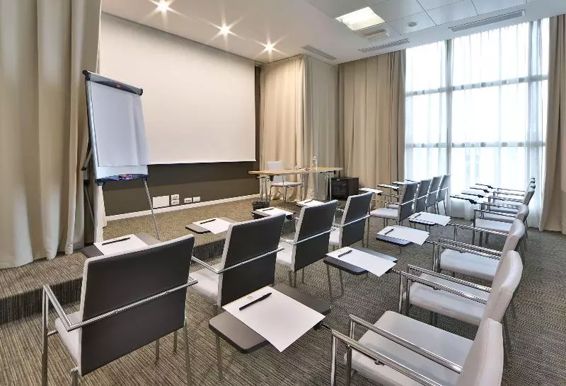 Отель Best Western Premier Chc Airport