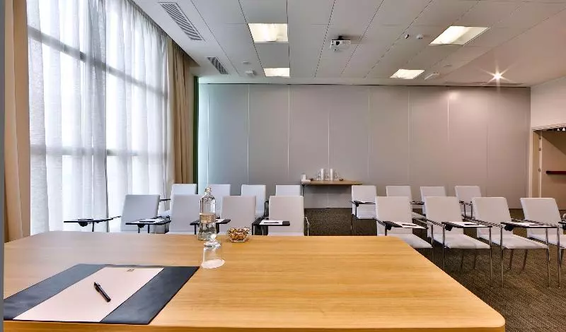 Отель Best Western Premier Chc Airport