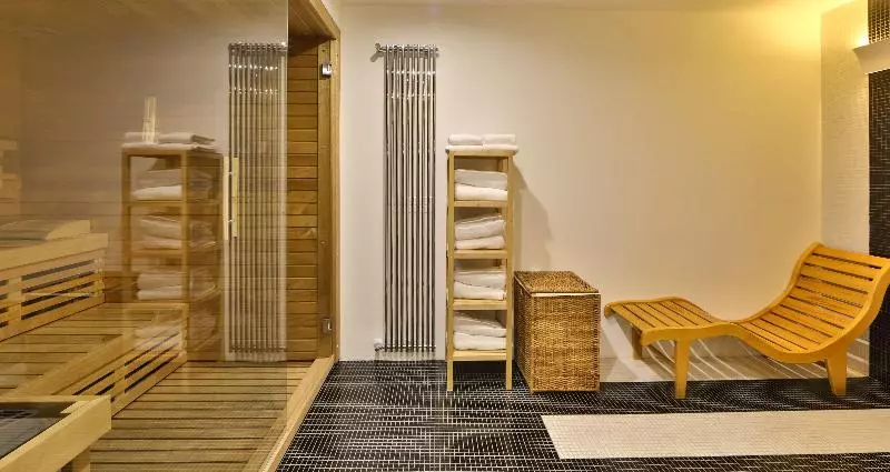 Отель Best Western Premier Chc Airport