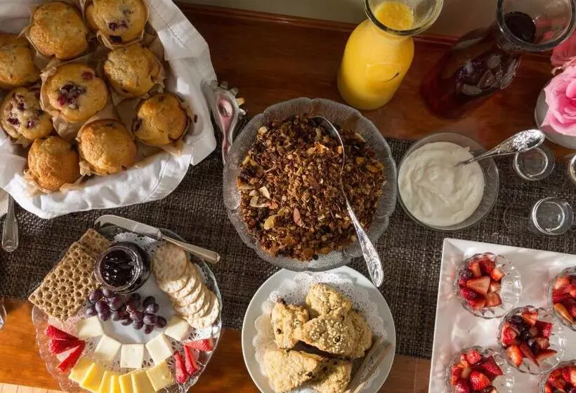 Hotel Brass Lantern Inn