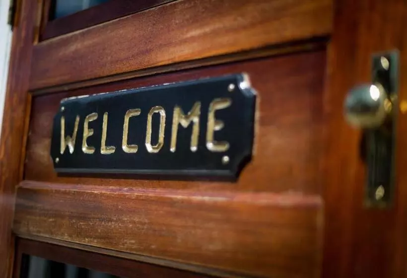 Hotel Brass Lantern Inn