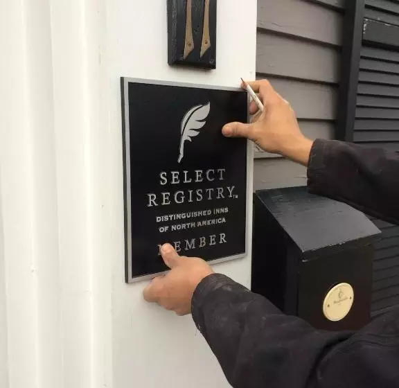 Hotel Brass Lantern Inn