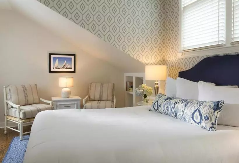 Hotel Brass Lantern Inn