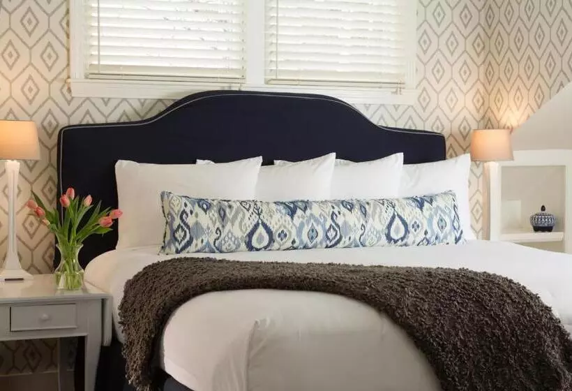 Hotel Brass Lantern Inn