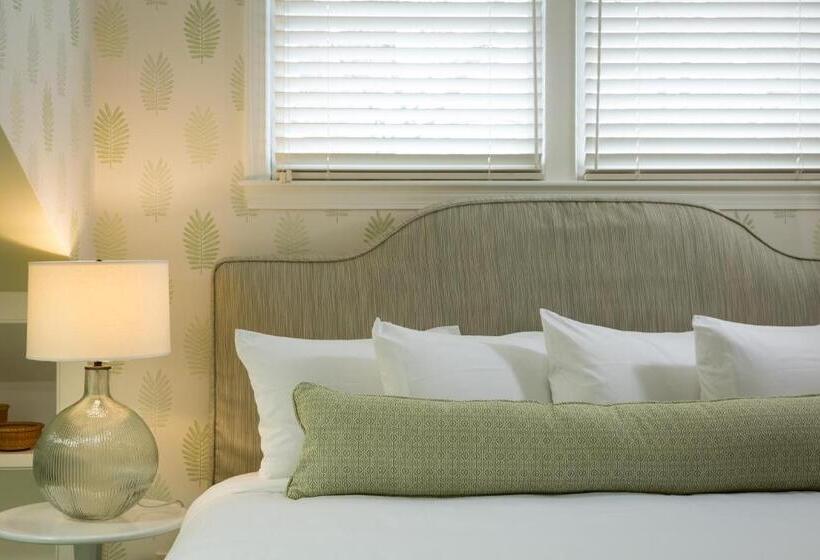 هتل Brass Lantern Inn