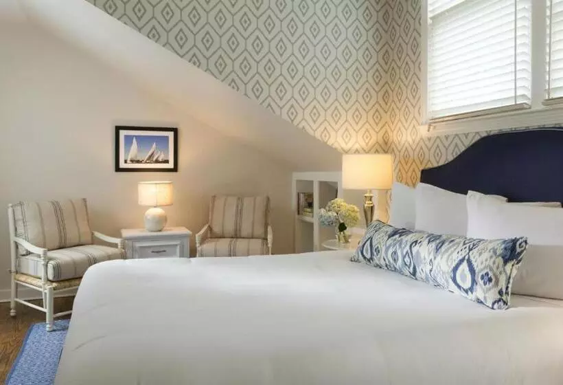 Hotel Brass Lantern Inn