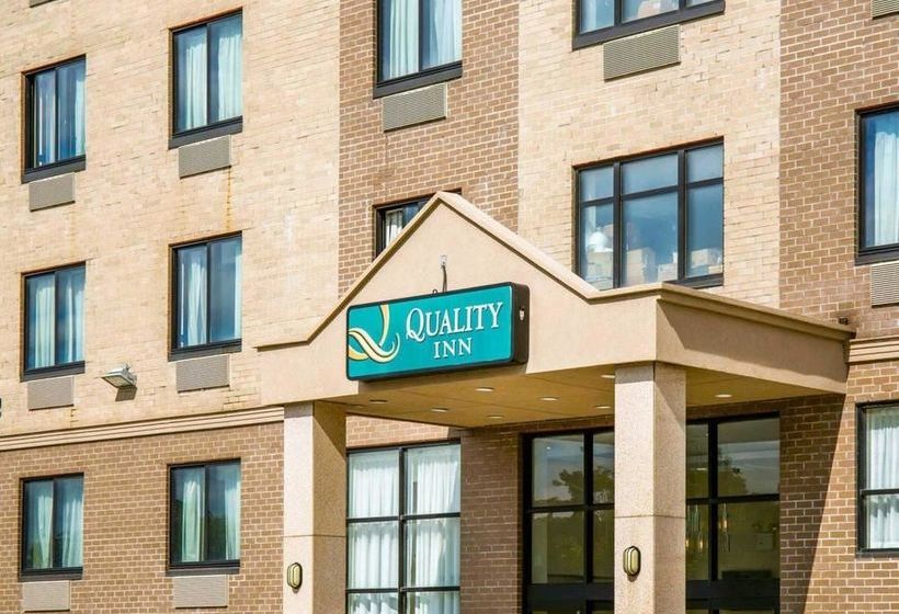 Отель Quality Inn Woodside