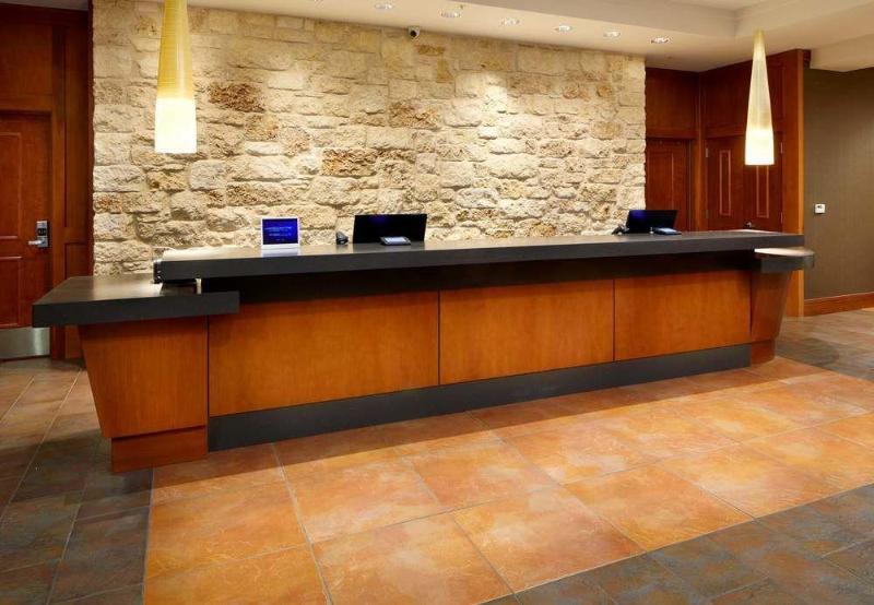 هتل Residence Inn By Marriott San Antonio Six Flags At The Rim
