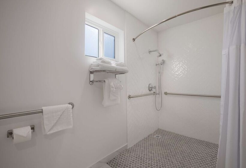 Surestay Plus Hotel By Best Western Upland Ontario North