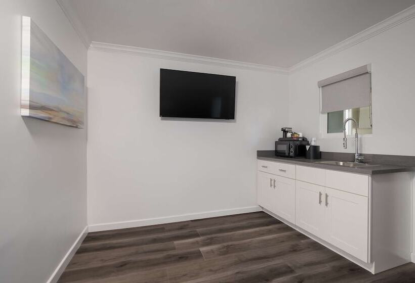 Surestay Plus Hotel By Best Western Upland Ontario North