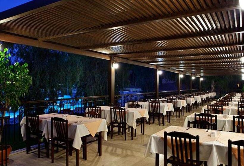 استراحتگاه Champion Holiday Village