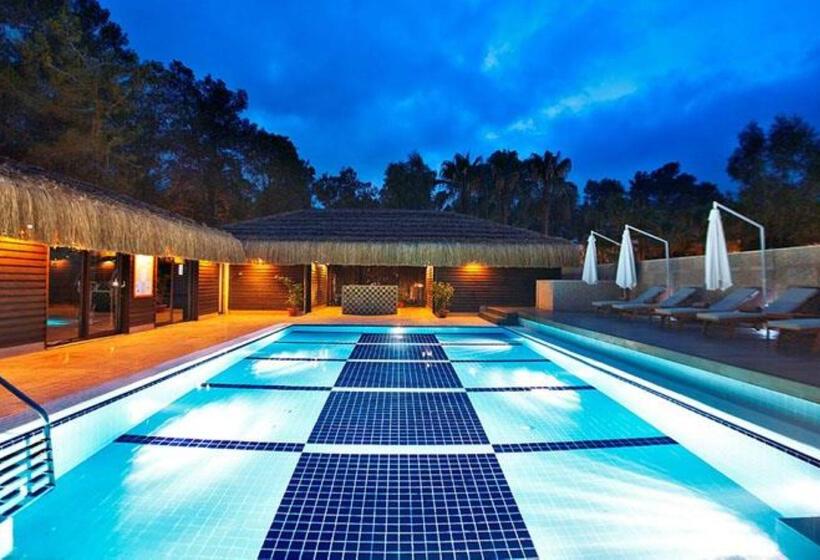 استراحتگاه Champion Holiday Village