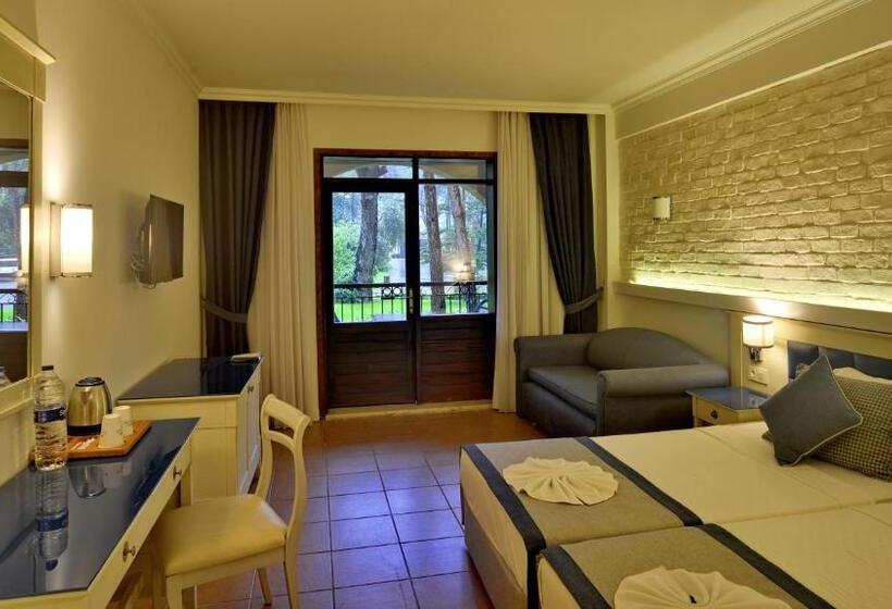 استراحتگاه Champion Holiday Village