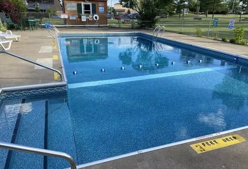 Отель Americas Best Value Inn Plattsburgh