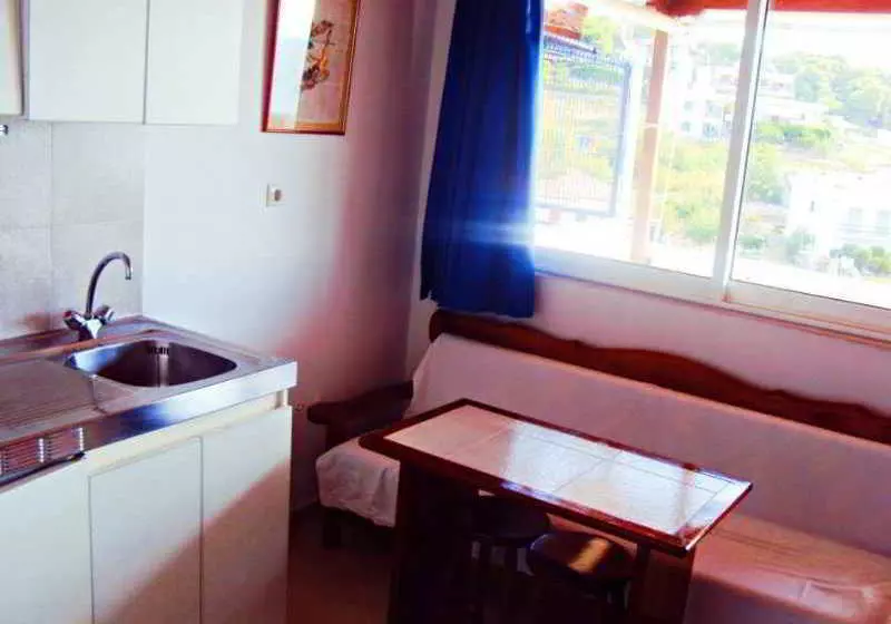 هتل Angelos Apartments