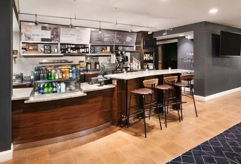 호텔 Courtyard By Marriott Burlington