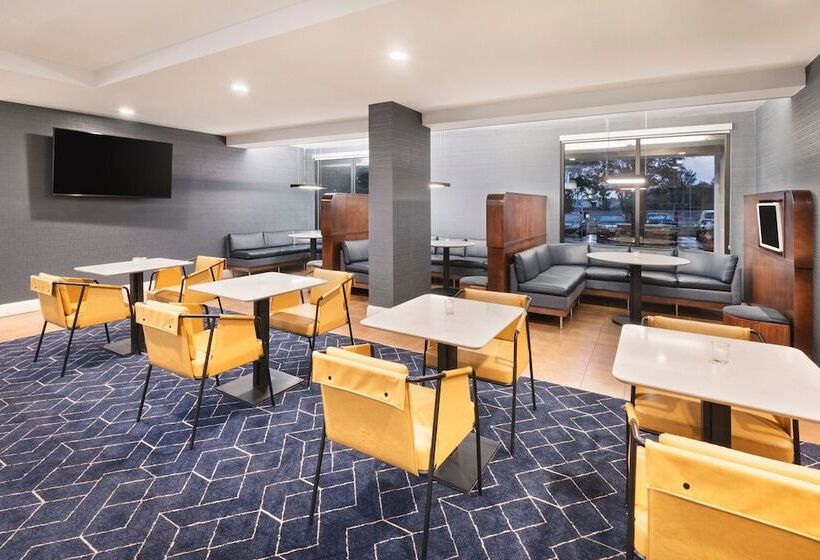 فندق Courtyard By Marriott Burlington