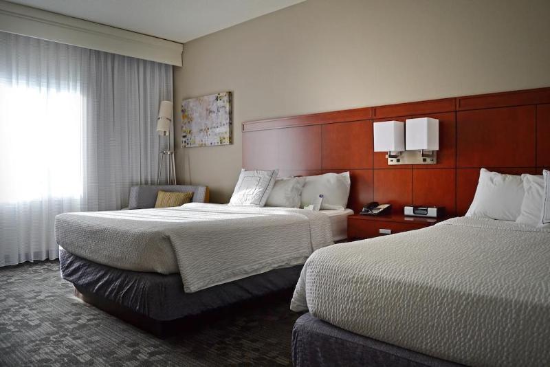 فندق Courtyard By Marriott Burlington